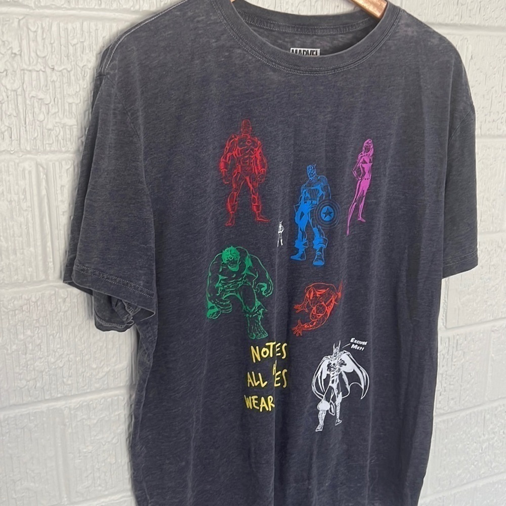 NWT Marvel Not All Heroes Wear Capes Tee - Size Large - Picture 5 of 10